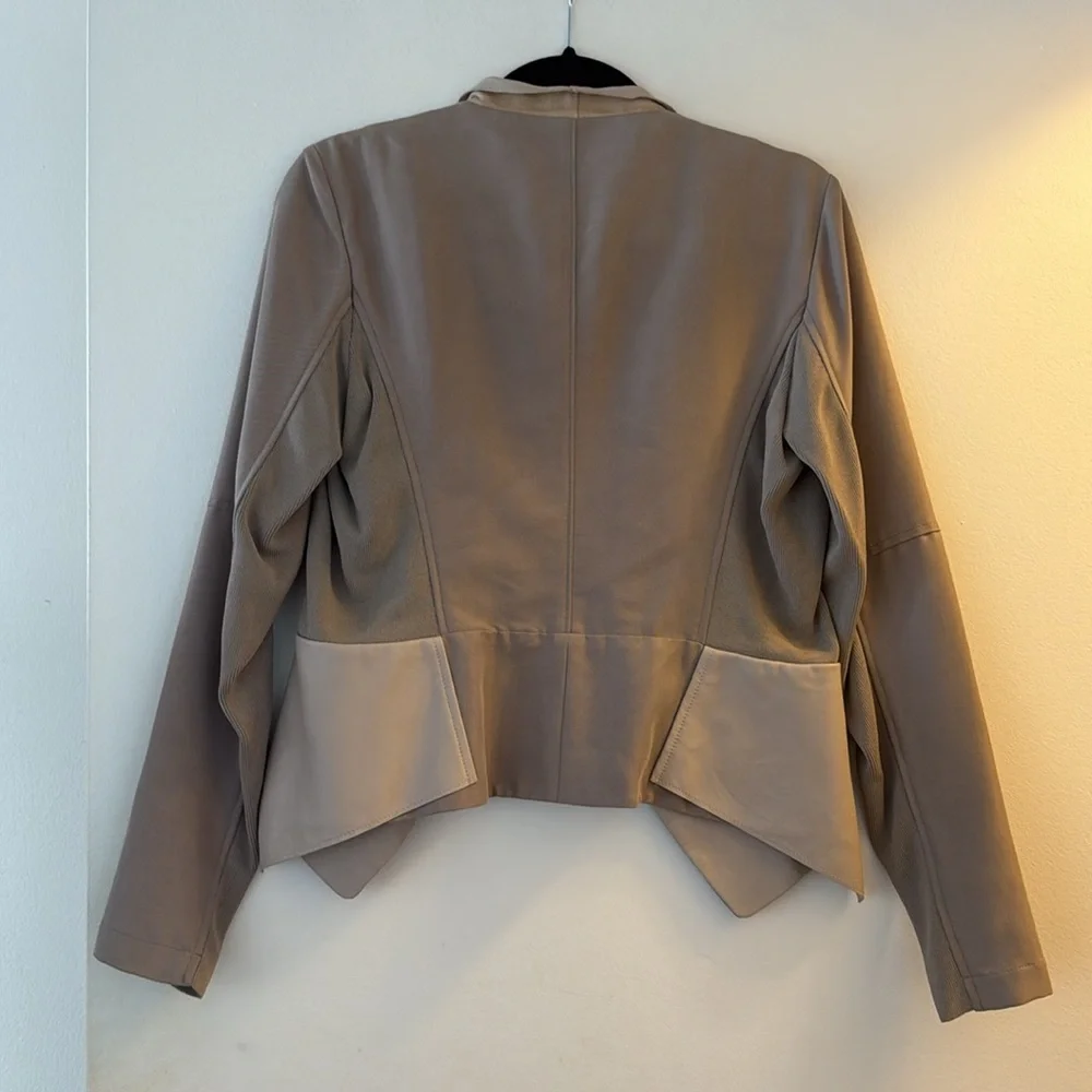 Halston Jacket - Picture 5 of 6